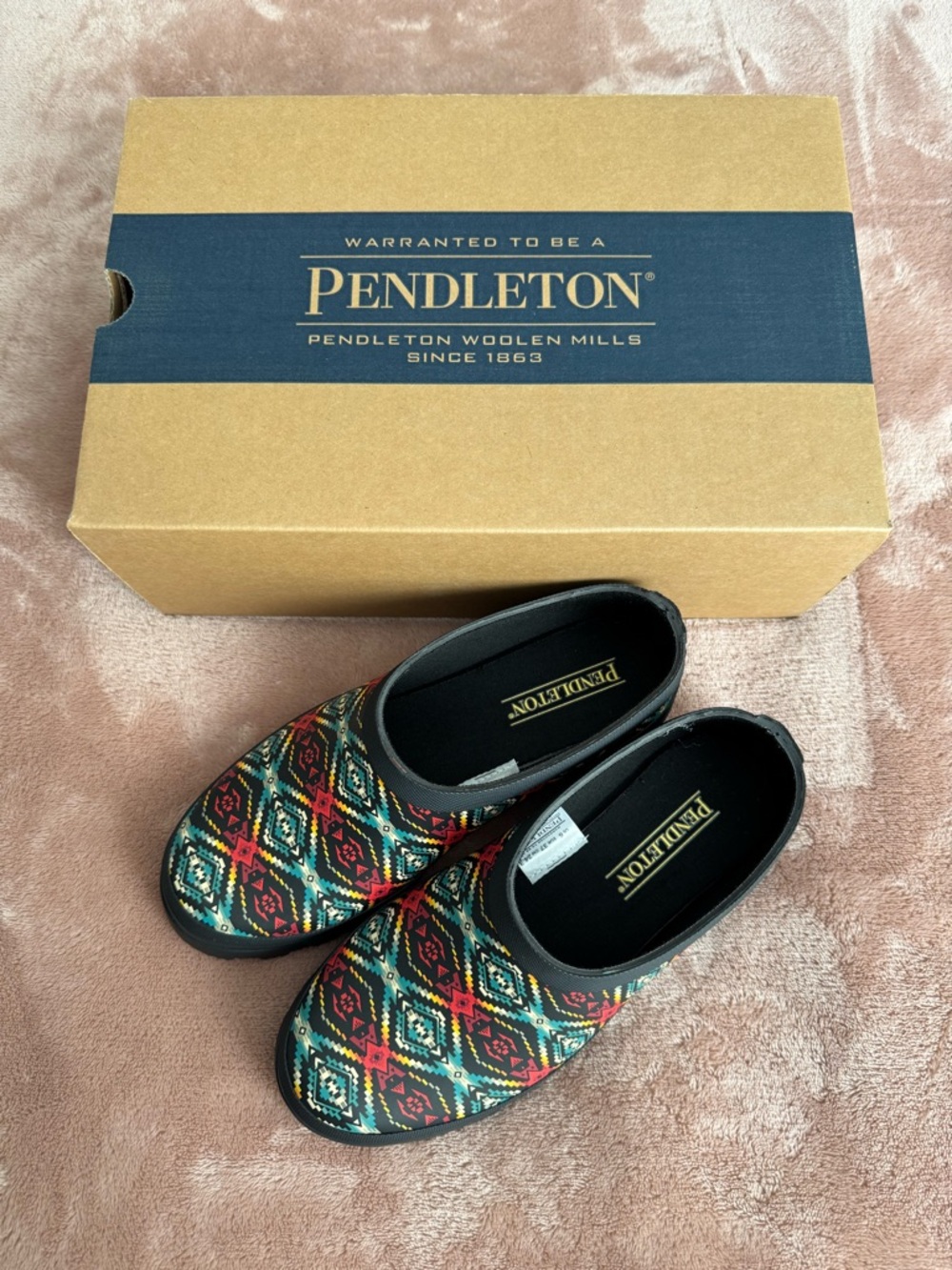 NEW IN BOX Pendleton Carico Lake Rubber Garden Clogs, Aztec Print, Size 6